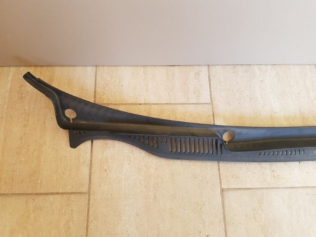 bontott VW TOURAN Szélvédő Alatti Műanyag Elem