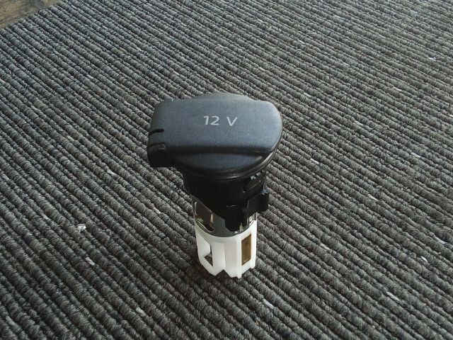 bontott VW TOURAN Szivargyújtó Aljzat