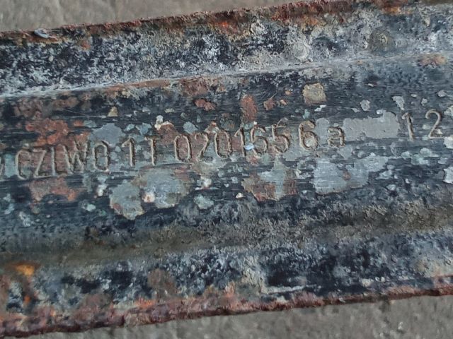 bontott VW TOURAN Tank Tartó Pánt