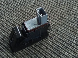 bontott VW TOURAN Tankajtó Nyitó Kar / Gomb