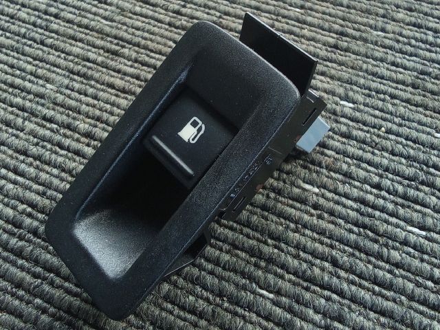 bontott VW TOURAN Tankajtó Nyitó Kar / Gomb