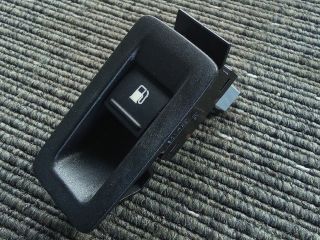 bontott VW TOURAN Tankajtó Nyitó Kar / Gomb