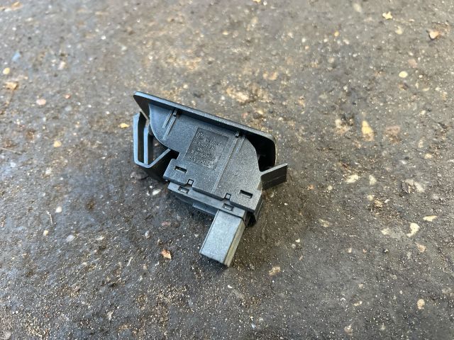 bontott VW TOURAN Tankajtó Nyitó Kar / Gomb