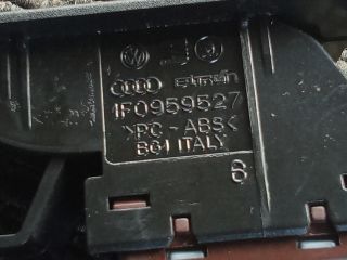 bontott VW TOURAN Tankajtó Nyitó Kar / Gomb