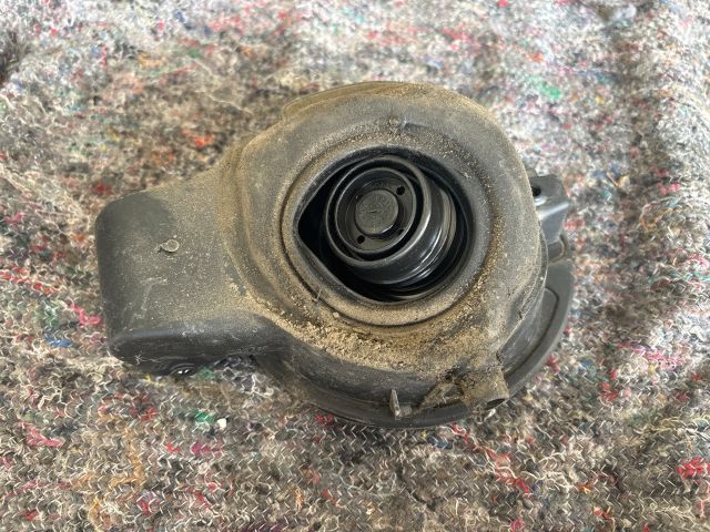 bontott VW TOURAN Tankajtó