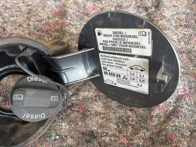 bontott VW TOURAN Tankajtó