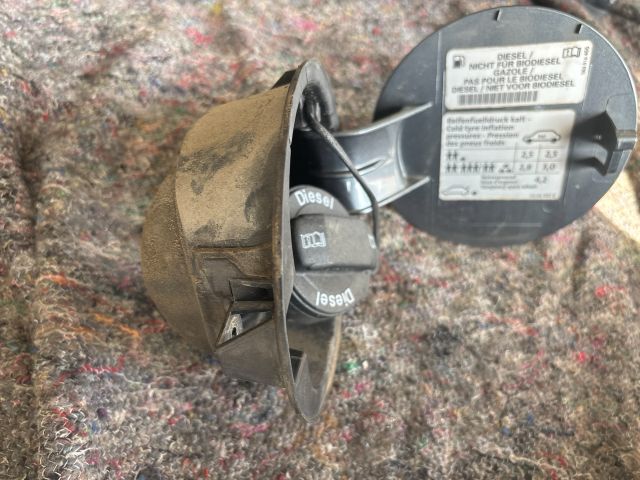 bontott VW TOURAN Tankajtó