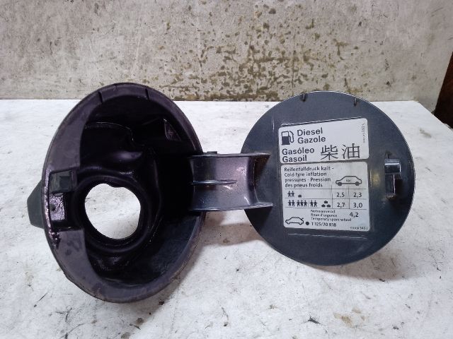 bontott VW TOURAN Tankajtó