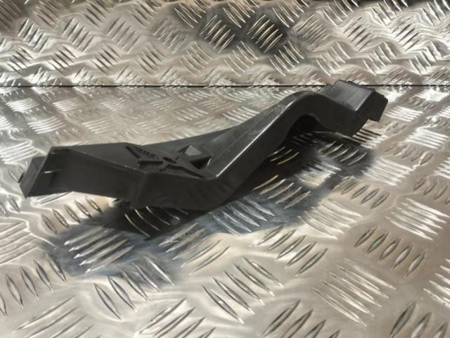 bontott VW TOURAN Tartó Bak