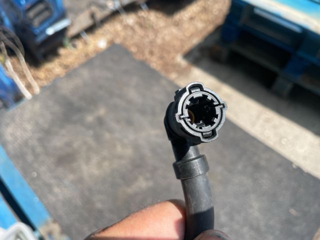 bontott VW TOURAN Üzemanyagcső