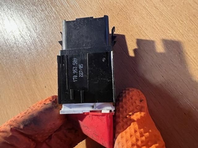 bontott VW TOURAN Vészvillogó Kapcsoló