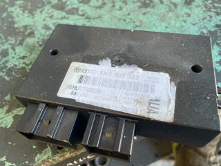 bontott VW TOURAN Vonóhorog Elektronika