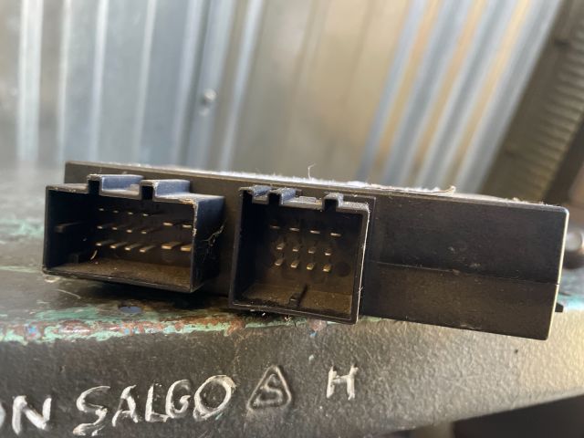 bontott VW TOURAN Vonóhorog Elektronika