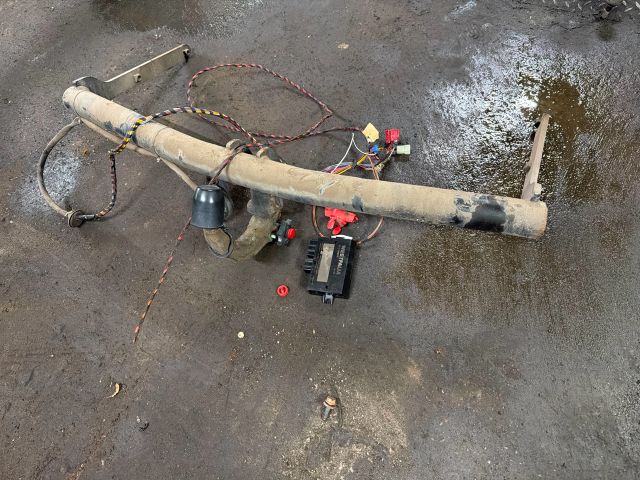 bontott VW TOURAN Vonóhorog