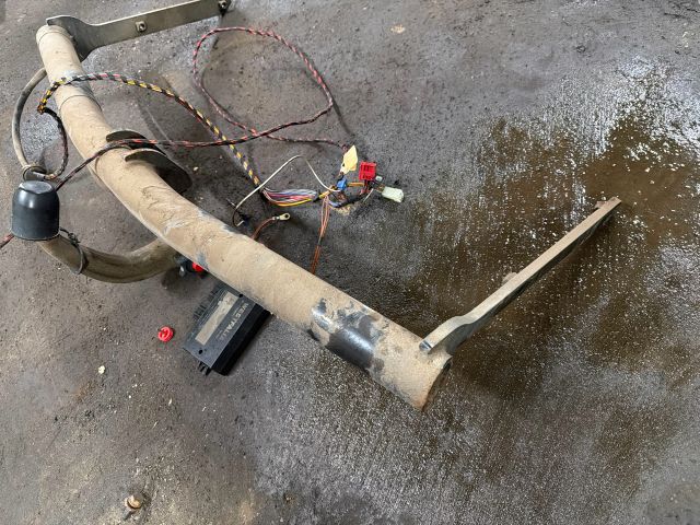 bontott VW TOURAN Vonóhorog