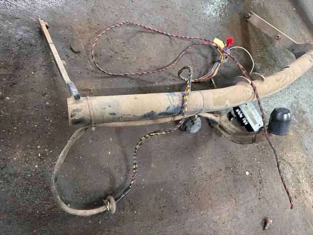 bontott VW TOURAN Vonóhorog