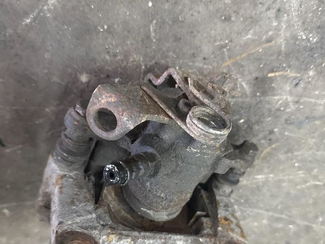 bontott VW TRANSPORTER Bal hátsó Féknyereg Munkahengerrel