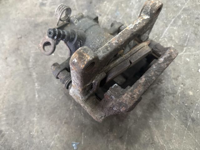 bontott VW TRANSPORTER Bal hátsó Féknyereg Munkahengerrel