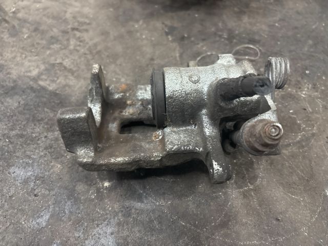 bontott VW TRANSPORTER Jobb hátsó Féknyereg Munkahengerrel