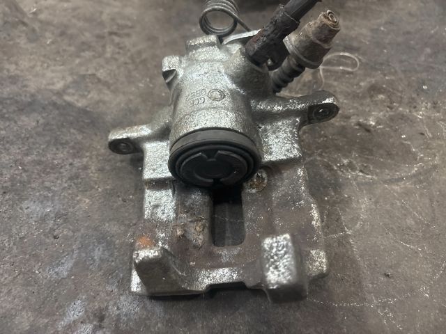 bontott VW TRANSPORTER Jobb hátsó Féknyereg Munkahengerrel