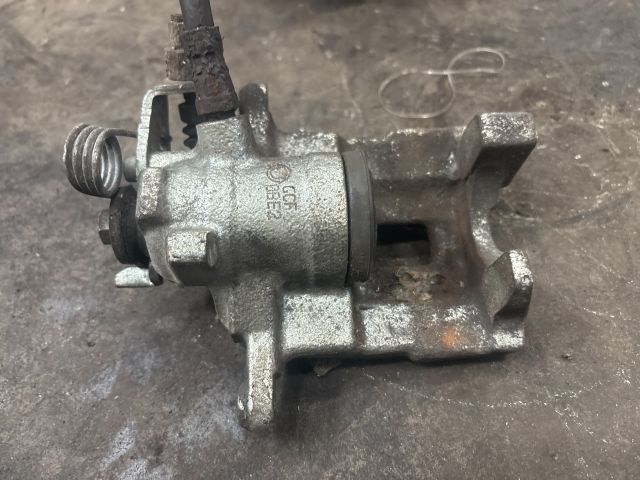 bontott VW TRANSPORTER Jobb hátsó Féknyereg Munkahengerrel