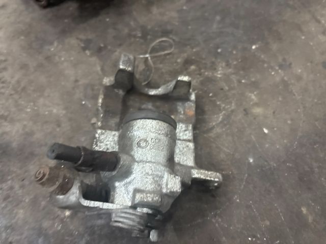 bontott VW TRANSPORTER Jobb hátsó Féknyereg Munkahengerrel