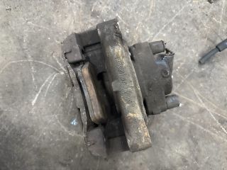 bontott VW TRANSPORTER Bal első Féknyereg Munkahengerrel