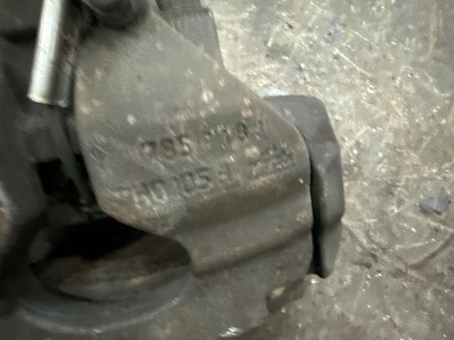 bontott VW TRANSPORTER Bal első Féknyereg Munkahengerrel