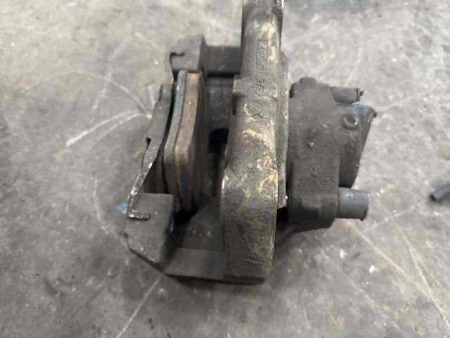 bontott VW TRANSPORTER Bal első Féknyereg Munkahengerrel