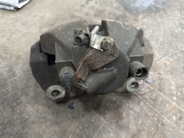 bontott VW TRANSPORTER Bal első Féknyereg Munkahengerrel