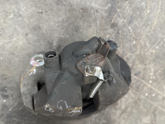 bontott VW TRANSPORTER Bal első Féknyereg Munkahengerrel