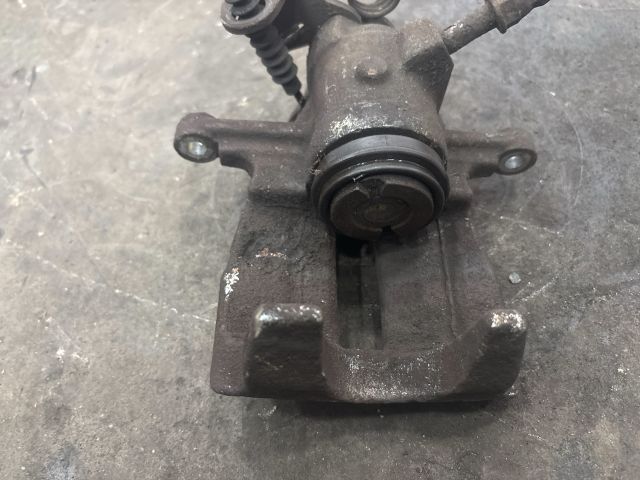 bontott VW TRANSPORTER Bal hátsó Féknyereg Munkahengerrel