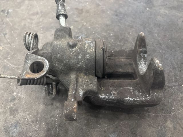 bontott VW TRANSPORTER Bal hátsó Féknyereg Munkahengerrel