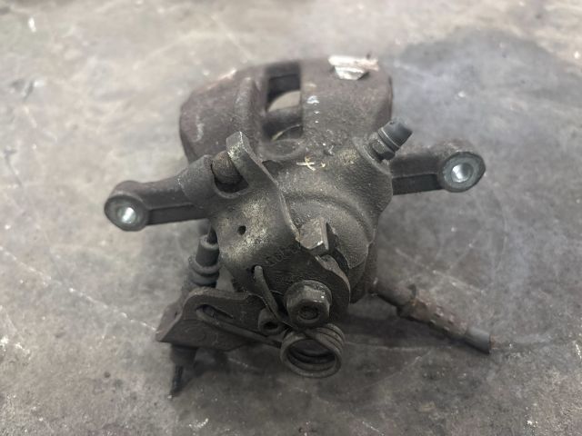 bontott VW TRANSPORTER Bal hátsó Féknyereg Munkahengerrel