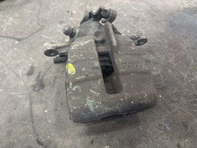 bontott VW TRANSPORTER Bal hátsó Féknyereg Munkahengerrel