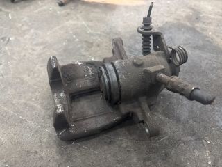 bontott VW TRANSPORTER Bal hátsó Féknyereg Munkahengerrel