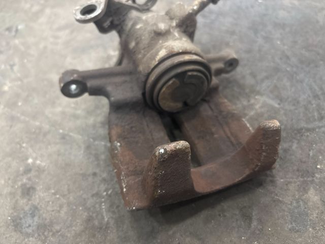 bontott VW TRANSPORTER Bal hátsó Féknyereg Munkahengerrel