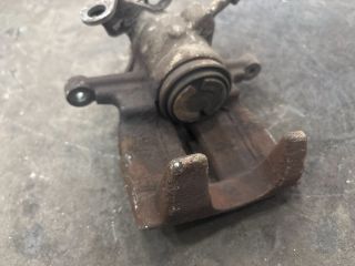 bontott VW TRANSPORTER Bal hátsó Féknyereg Munkahengerrel