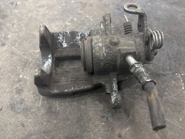 bontott VW TRANSPORTER Bal hátsó Féknyereg Munkahengerrel