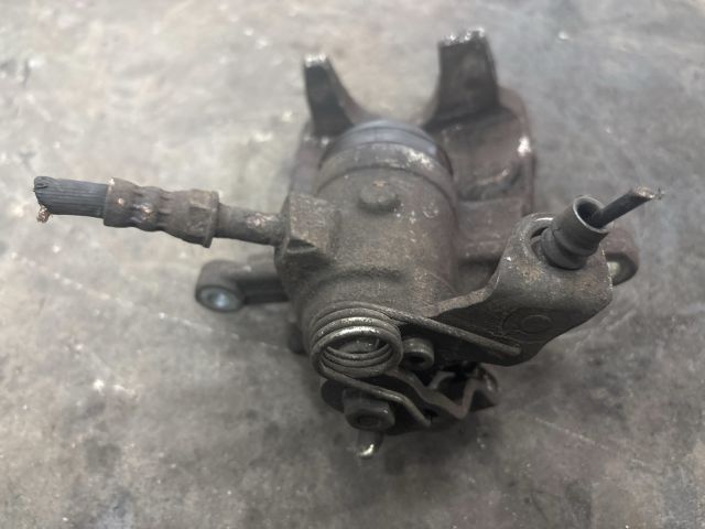 bontott VW TRANSPORTER Bal hátsó Féknyereg Munkahengerrel