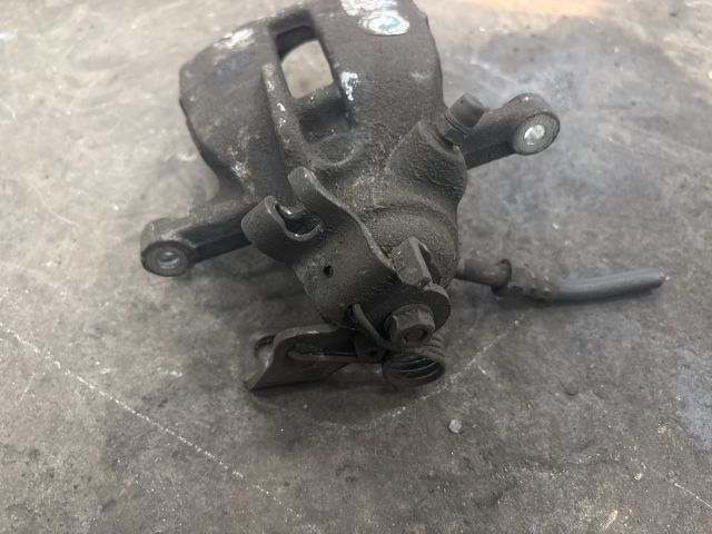 bontott VW TRANSPORTER Bal hátsó Féknyereg Munkahengerrel