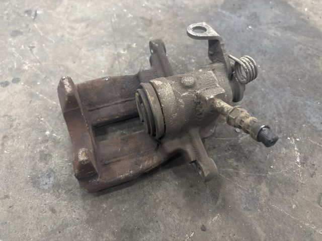 bontott VW TRANSPORTER Bal hátsó Féknyereg Munkahengerrel