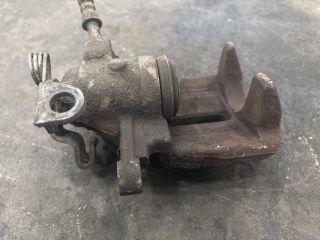 bontott VW TRANSPORTER Bal hátsó Féknyereg Munkahengerrel