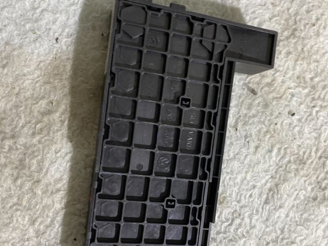 bontott VW TRANSPORTER Biztosítéktábla Motortér