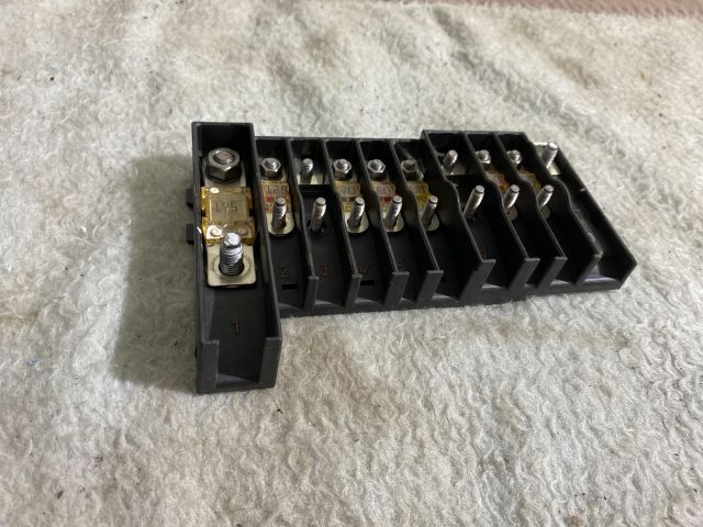 bontott VW TRANSPORTER Biztosítéktábla Motortér