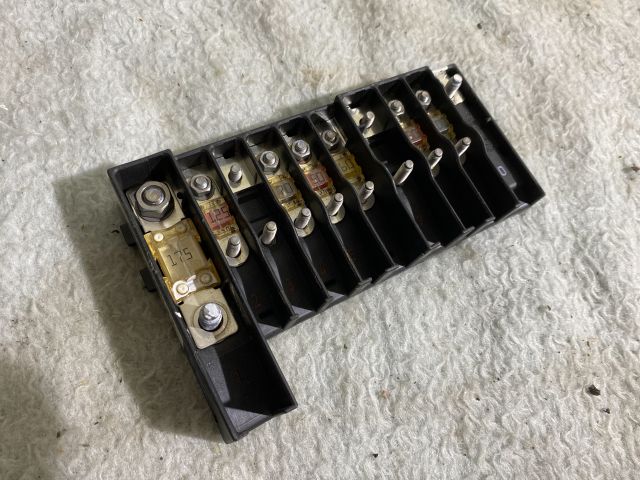 bontott VW TRANSPORTER Biztosítéktábla Motortér