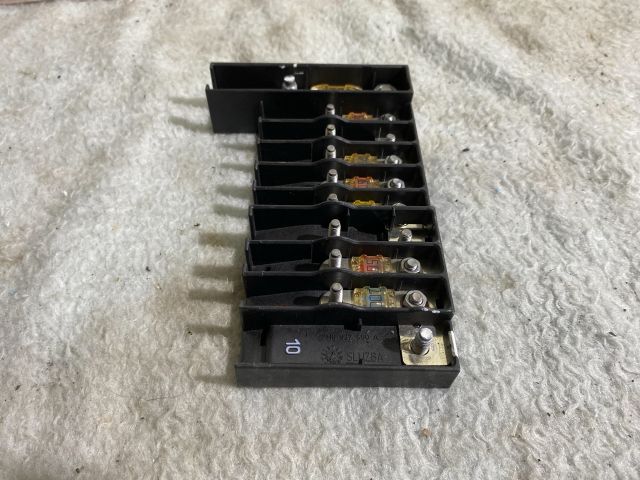 bontott VW TRANSPORTER Biztosítéktábla Motortér