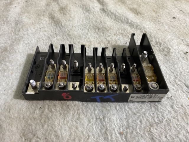 bontott VW TRANSPORTER Biztosítéktábla Motortér