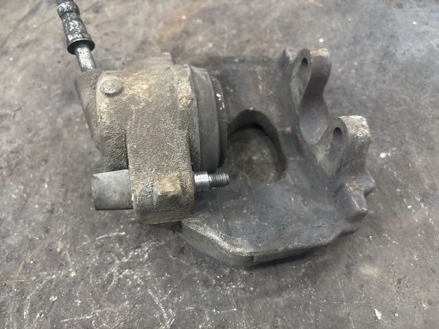 bontott VW TRANSPORTER Jobb első Féknyereg Munkahengerrel