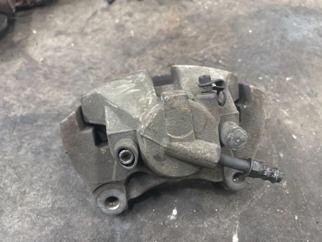 bontott VW TRANSPORTER Jobb első Féknyereg Munkahengerrel